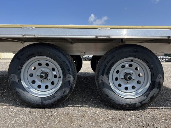 diamond deckover Equipment trailers for sale